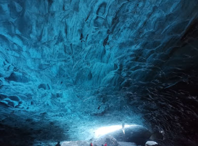Cueva de Hielo Sapphire Cave.